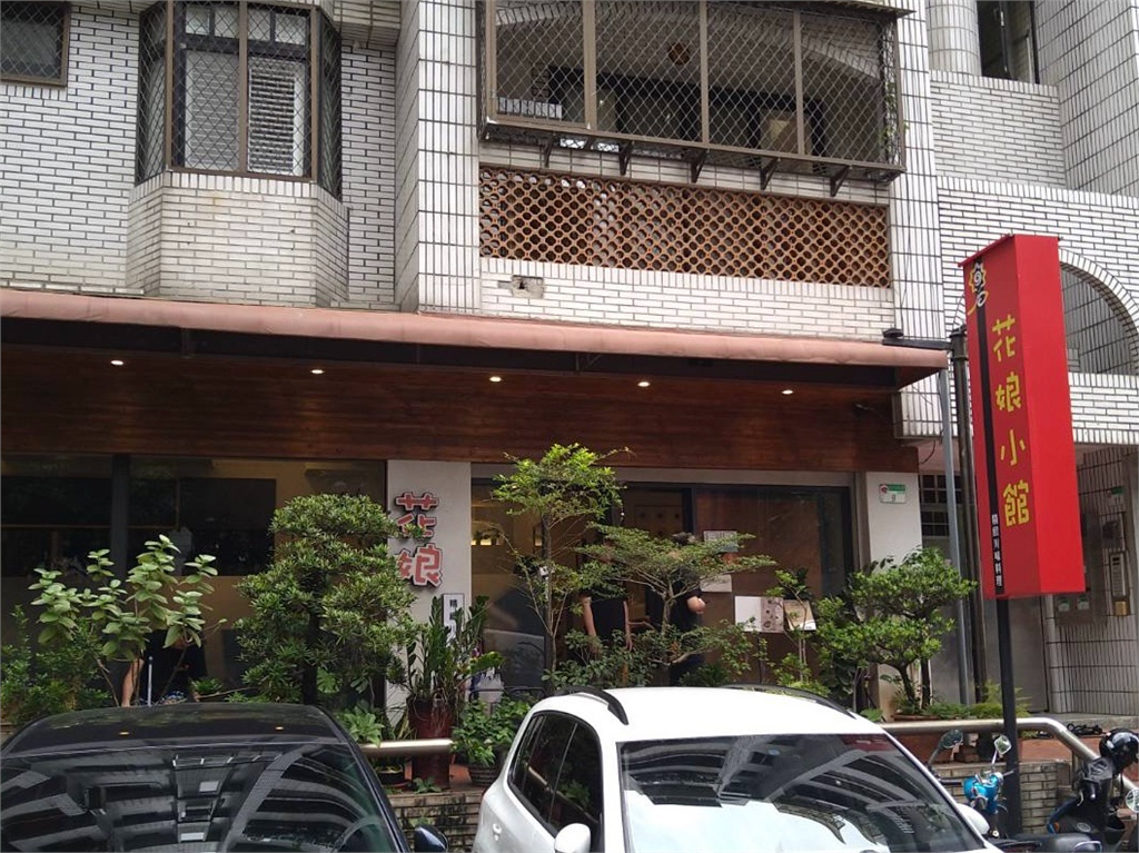 快新聞／黃仁勳愛店「花娘小館」驚傳爆炸！疑瓦斯罐掉落釀禍　1員工傷勢曝光