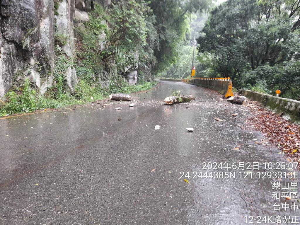 快新聞／南投力行產業道路「土石坍方」雙向中斷　茶農：恐影響採茶