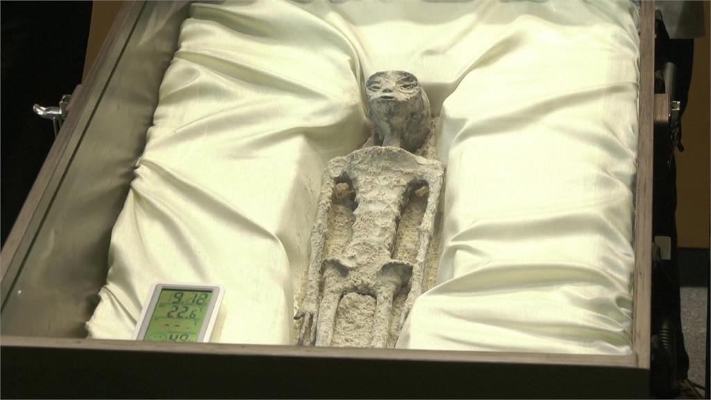 墨西哥公開承認外星人？國會展示2具千年遺體　照X光驚「體內3顆卵」