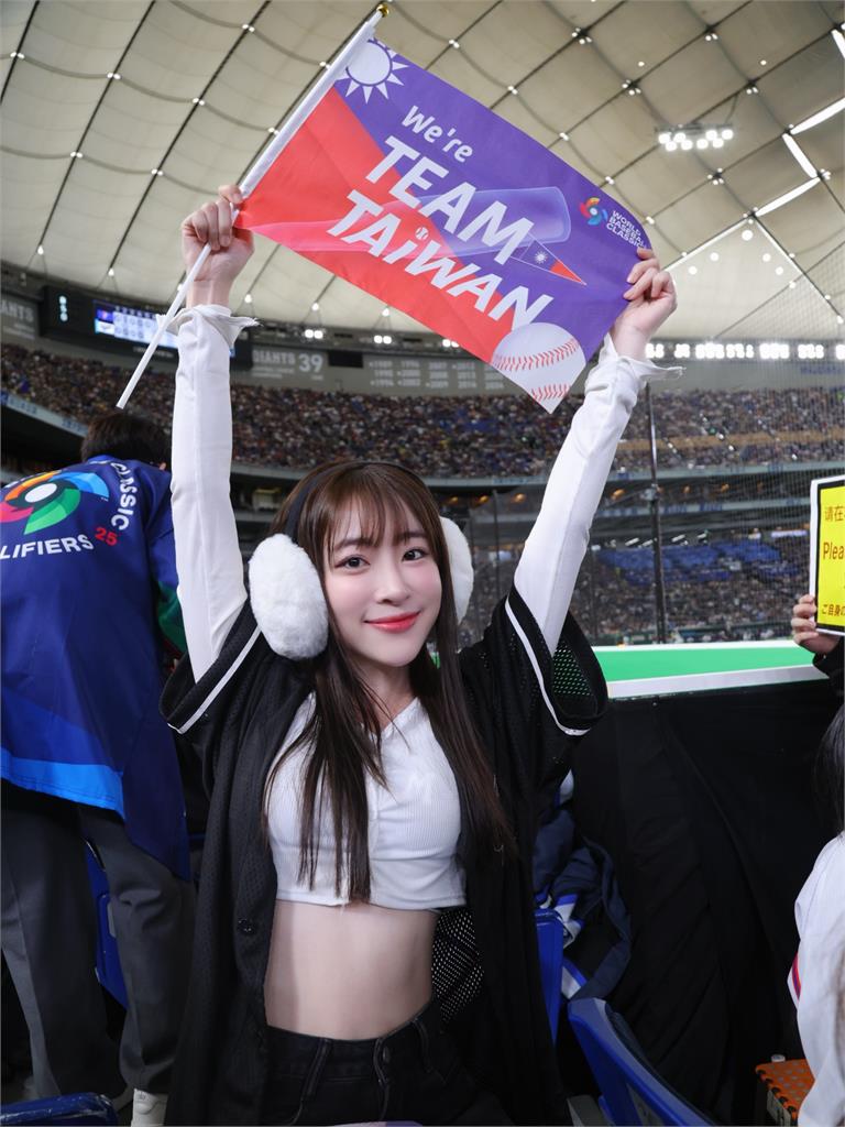 啦啦隊女神東蛋「遇神秘怪風」畫面流出！強度太狂「耳罩吹飛」超狼狽