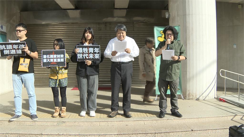 年改攻防再起! 藍提「停降公務員所得替代率」