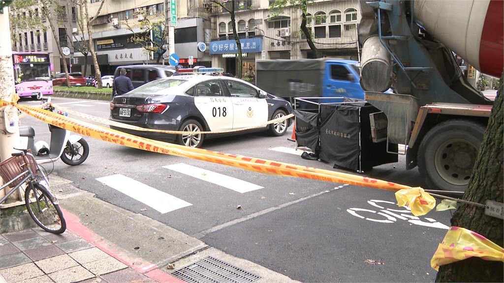 水泥預拌車違停起步　輾死腳踏車婦人遭質疑2次輾壓