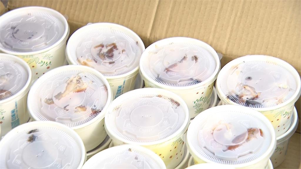 烤雞超人也來了！ //「1500隻桶仔雞」災區現烤供應