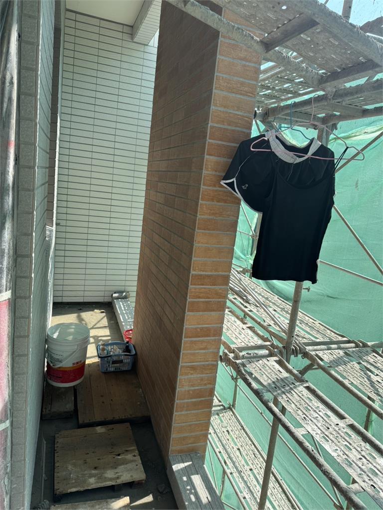 台版寄生上流! 5名泰籍非法移工躲查緝住工地搭帳棚