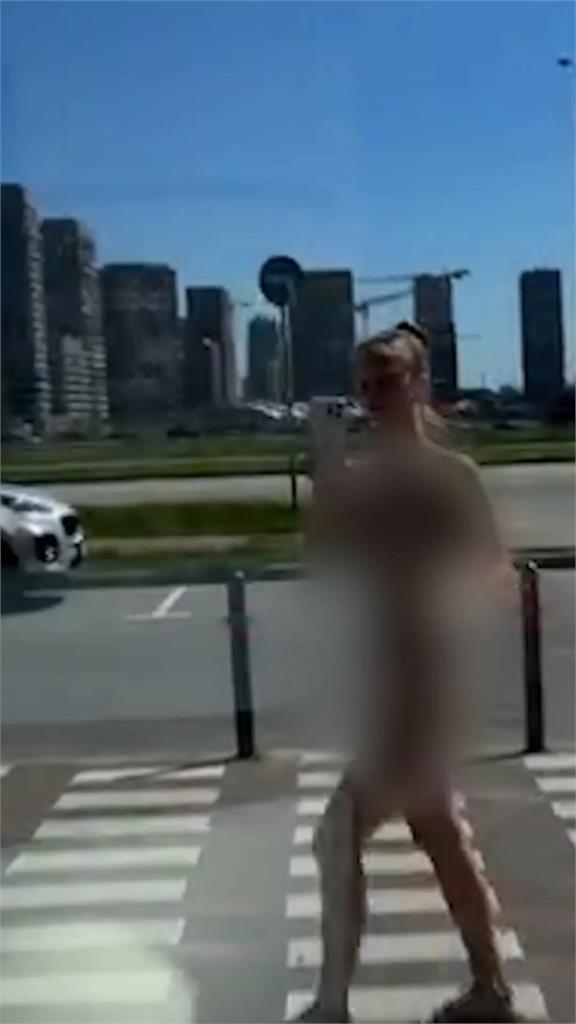 22歲正妹女星開直播「全裸逛大街」！狂吸2100萬人在線看…最終下場超慘