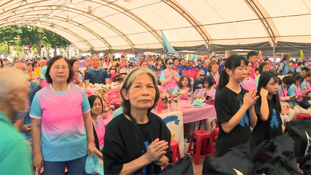 新北義民祭熱鬧登場　侯友宜率近4千人「挑擔踩街」