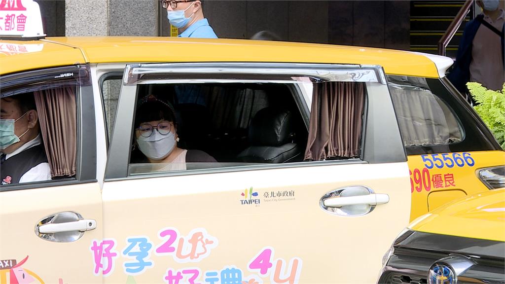 蔣萬安背三寶首亮相! 推孕產期車費補助8千元