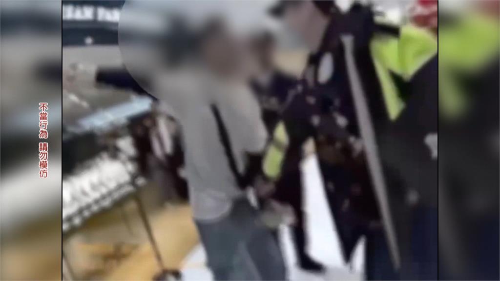 中山商圈又出狀況? 男突衝誠品南西店 遭警壓制