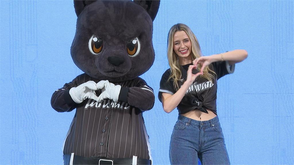和「歐告」相見歡! 費嫂大啖台灣美食 最愛甜不辣