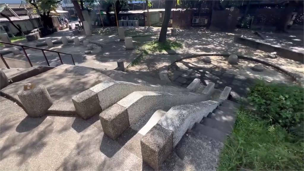 羅東中山公園遊民聚集　大人霸占遊具「溜滑梯」睡覺