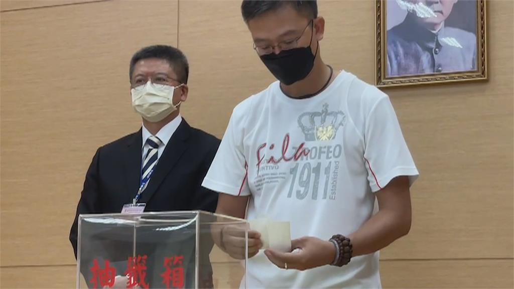 延長賽！　嘉義市長選舉抽籤　李俊俋2號、黃敏惠1號
