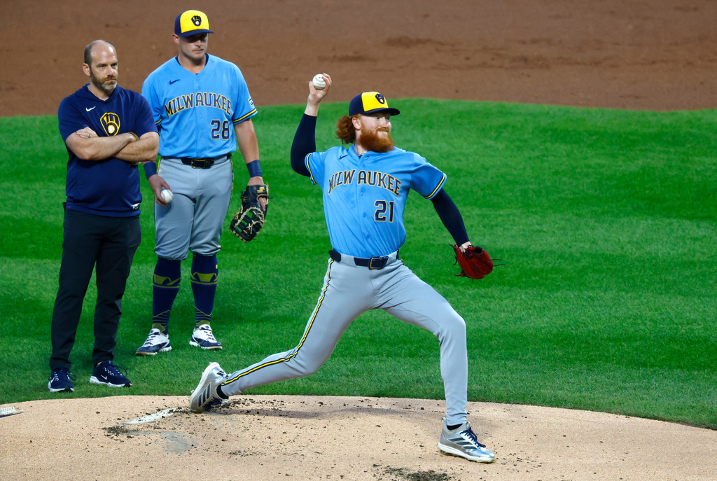 MLB(影)／才投第1球就出意外！梅伊被106英里強襲球直擊背部痛苦彎腰退場