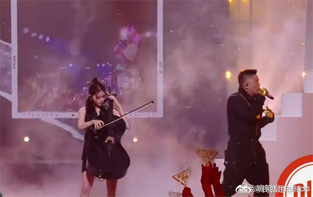 歐陽娜娜登「中國饒舌節目」！遭網酸「嗓音撐不起」老OG護花反嗆