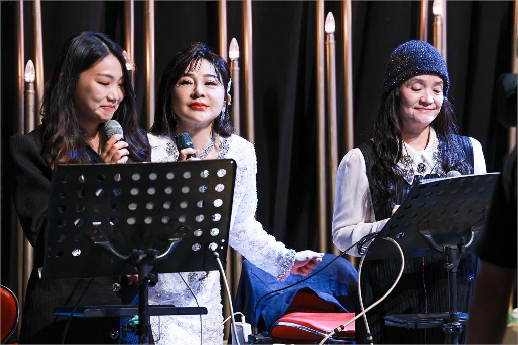 《超級冰冰Show》 王彩樺大方承認鼻子花了35萬！與秀蘭瑪雅合唱躲在合音老師旁