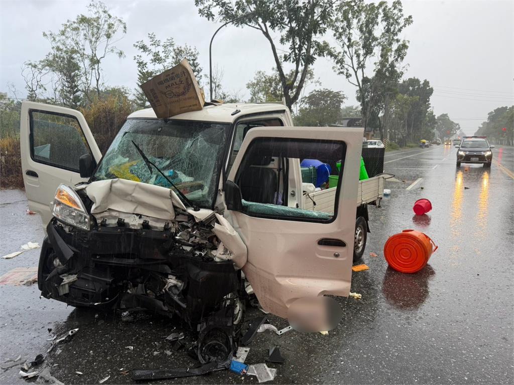 天雨路滑？　　花蓮救護車失控撞2輛小貨車釀1死4傷