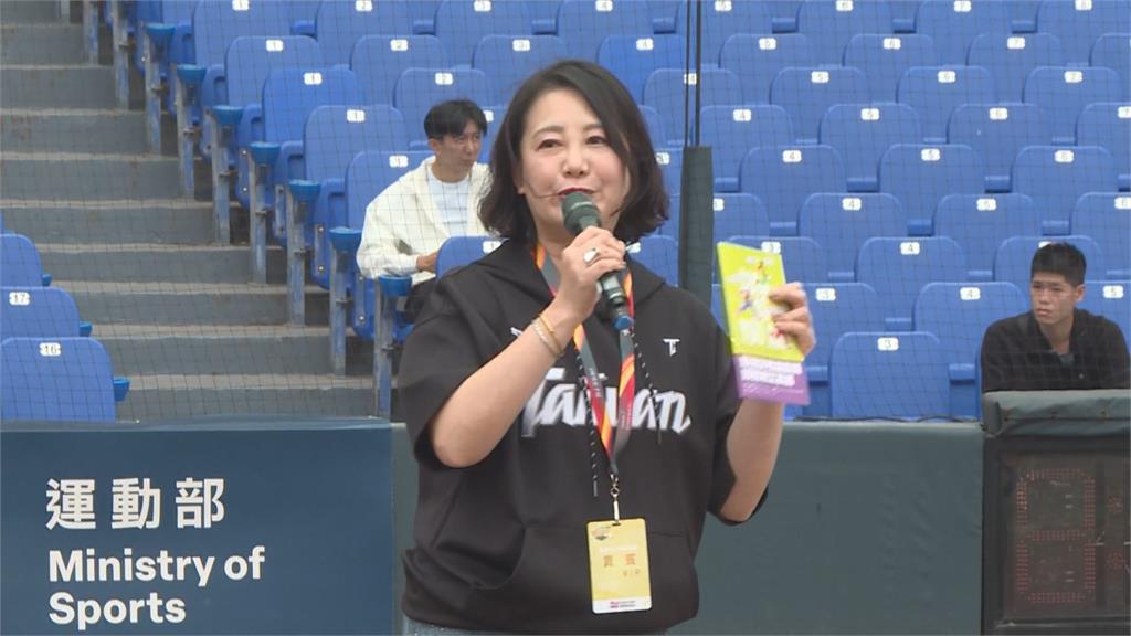 快新聞／熱愛棒球不分性別！蕭美琴盼台灣女棒開花　辜仲諒也力挺：洲際棒球場隨時用