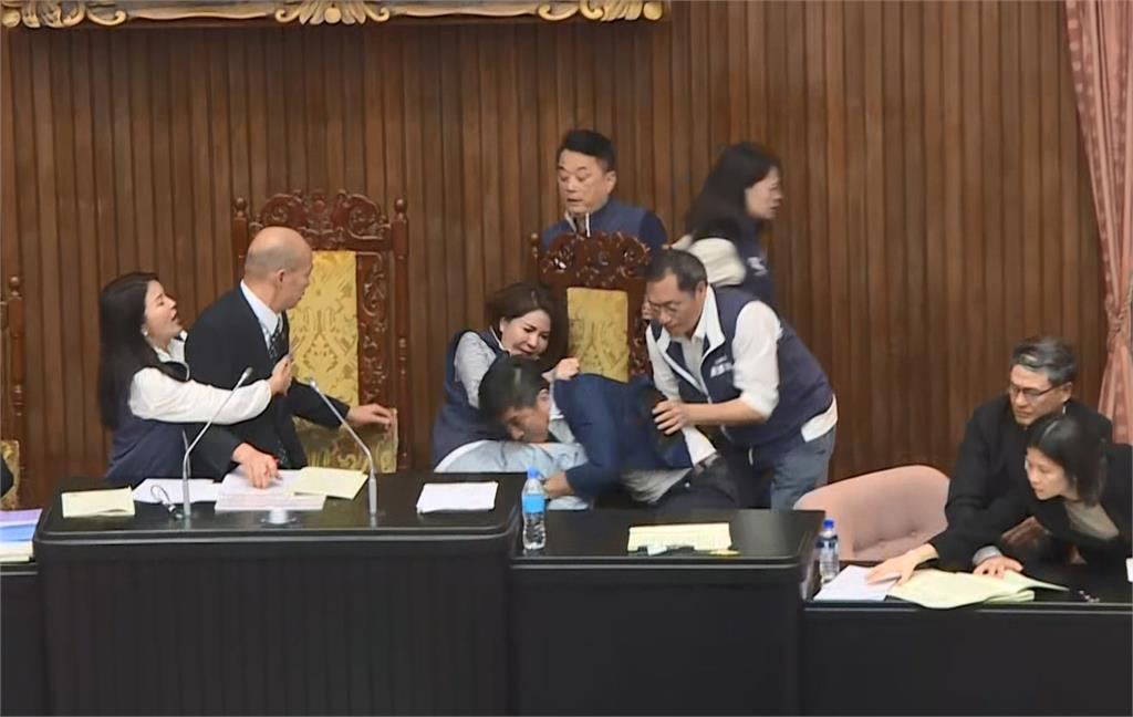 立法院淪為「國際笑柄」外媒們全報了！路透社：台灣是暴躁民主國家