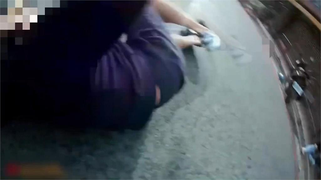 醉男毆打女友還攻擊警 慘遭「過肩摔」壓制