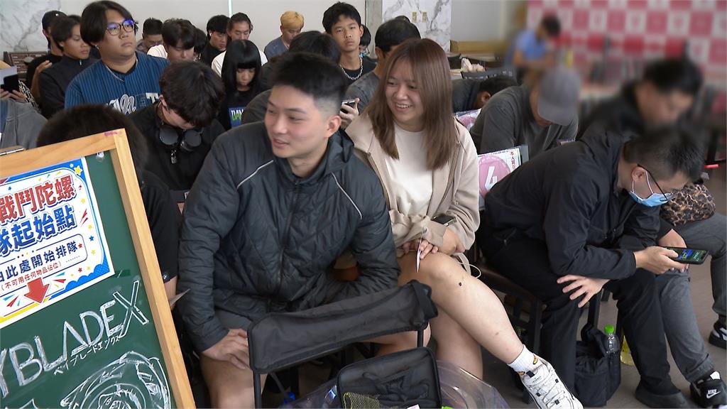 超暖！超商限定戰鬥陀螺再度開賣　陀螺戰士搶排隊送弱勢