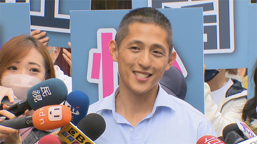 與王鴻薇隔空交火 吳怡農靦腆宣布已婚喜訊