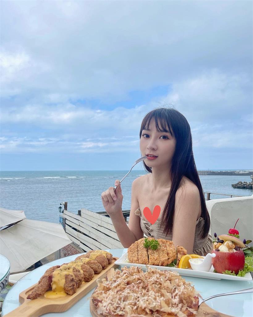 台灣佳麗燦笑辣穿「綁帶裝」!一轉身絕美角度曝光 網讚:像天使
