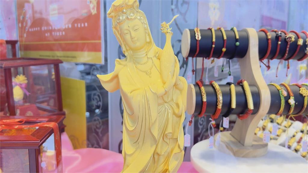 快新聞/台東「下腰觀音」扶正了! 歪腰6年銀樓老闆喬一下站回來