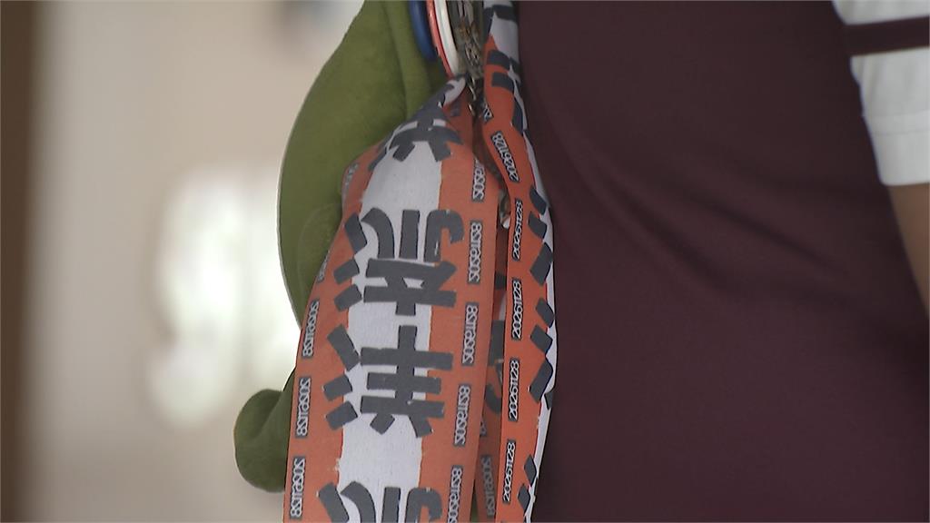 「沈伯洋雞蛋糕」攤商北上聲援踢鐵板 房東關切急下禁賣令