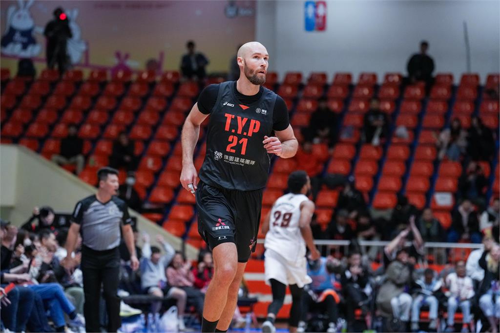 PLG(影)／阿提諾、「神奇小白」挺身而出！領航猿99：91擊敗獵鷹維持不敗金身