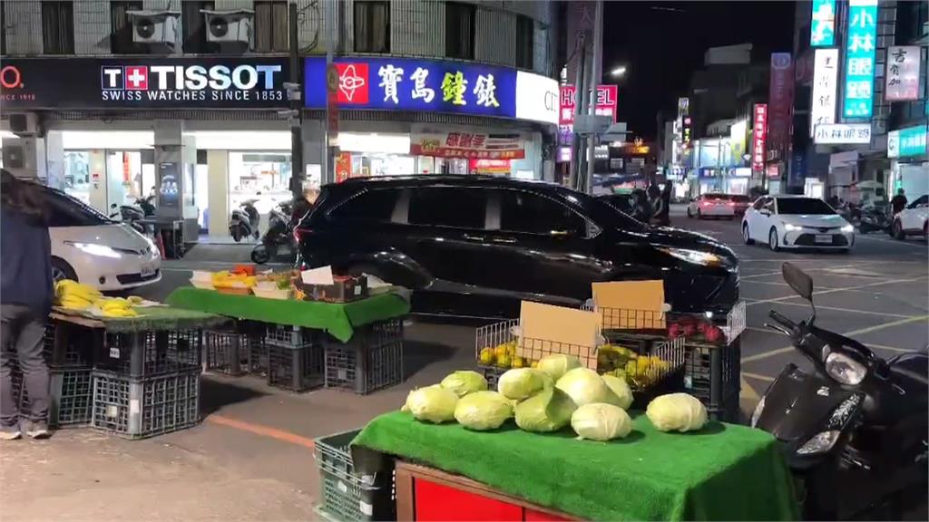 火氣有那麼大? 苗栗街頭衝突 騎士被攤商規勸違停惹怒竟街頭亮刀