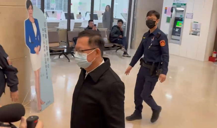 鄭文燦上月才變瘦甩三高!今出庭身上又有「1罕見變化」震驚全網
