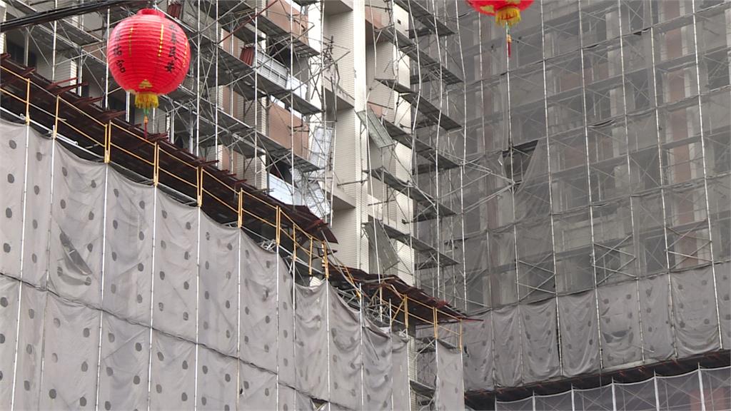 工安意外!新莊建築工地鷹架崩塌 1人17樓墜落﹑1人慘遭鷹架壓