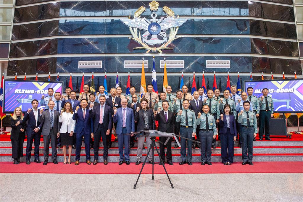 快新聞／國軍關鍵「即戰力」！　顧立雄接見Altius-600M攻擊型無人機製造商