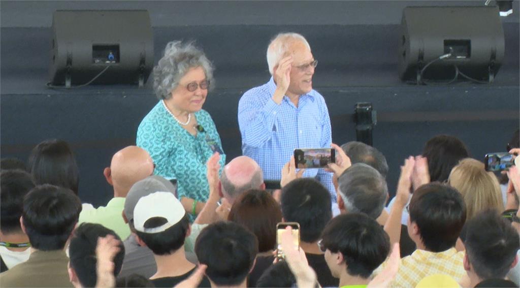 孝順!黃仁勳每年帶父母回台吃美食 曝「追求完美」是遺傳