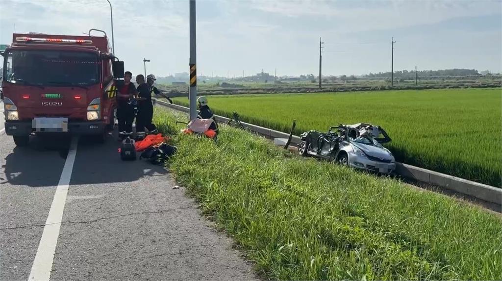 最新／嘉義東石台82線車禍！聯結車撞毀小客車後側翻　4人受傷