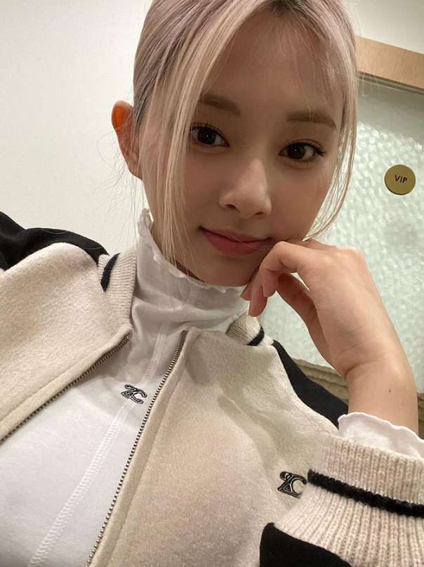 子瑜下班連發10張自拍照送福利!「水汪汪小鹿眼」狂電116萬粉