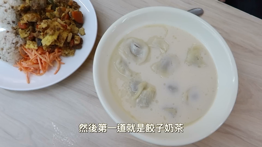 奶茶是鹹的！蒙古料理當湯底加「餃子」入菜　台男讚：越喝越順口