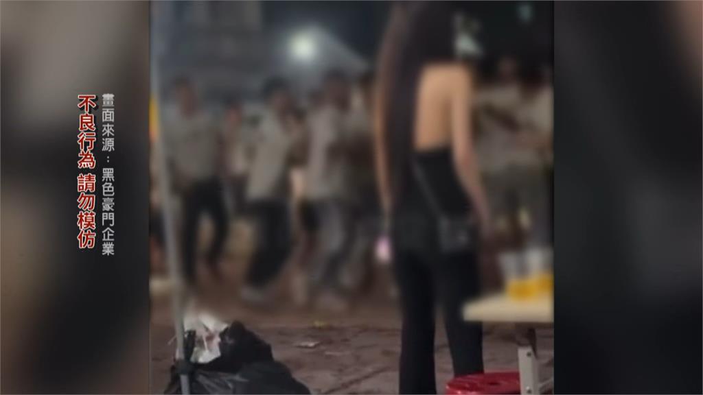 疑停車糾紛爆衝突! 北港媽遶境白衣人大亂鬥