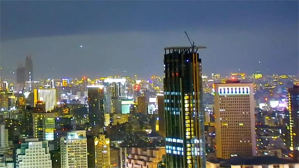 地牛翻身！宜蘭外海5.2地震　北市信義區鏡頭君劇烈搖晃