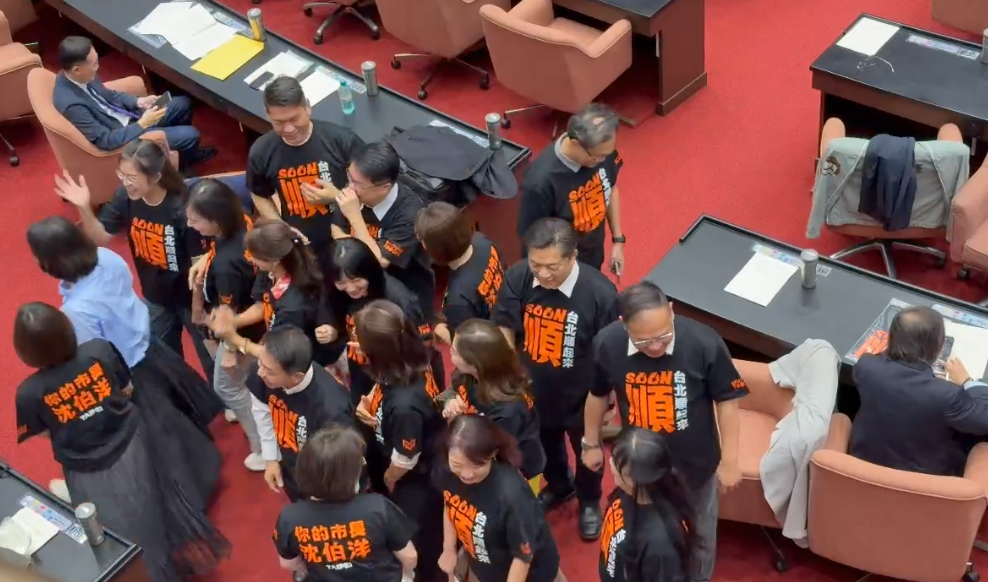 快新聞／藍白「看圖說故事」大翻車了！王世堅做1事挨轟不團結　本人出手打臉