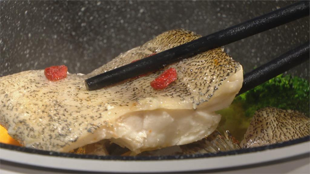 不只清蒸石斑！　加「這兩味」　石斑魚先煎再煮變成「養生鍋」