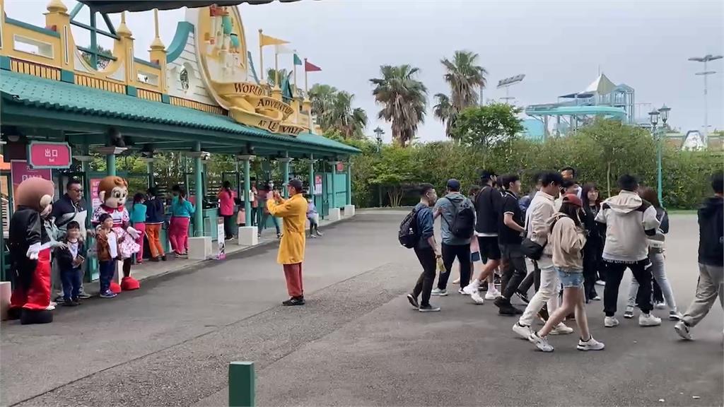 六福村慶祝開園45週年 重啟復古「自駕遊園」 近距離接觸草食性動物