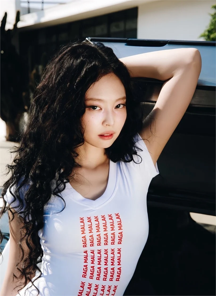 Kpop女偶像「羊毛捲造型」範本:Jennie、Rosé人生髮型再加一 慵懶性感完美拿捏!