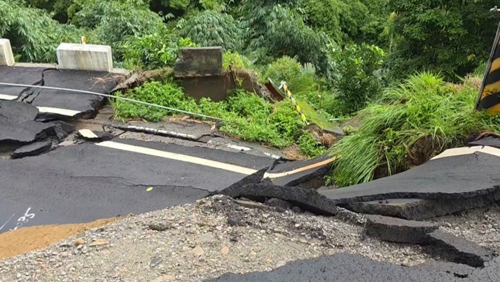 台中大坑山道路斷! 土石流毀民宅空拍畫面曝光