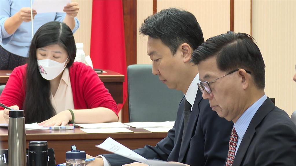 交通部長陳世凱就任25天初備詢 藍委火力全開、綠委送八字箴言