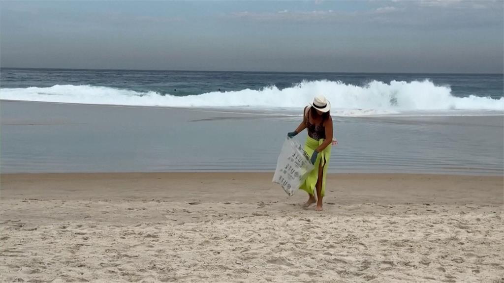 巴西里約紀念6/8世界海洋日 百人牽手串人鏈擁抱大海