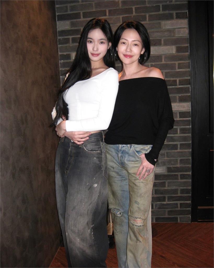 小S二女兒辦生日趴慶17歲!合照小S「身材開外掛」網嗨 :DNA太強大