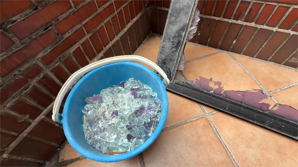 台北大安天降玻璃窗! 大樓窗戶墜落馬路中央嚇壞行人