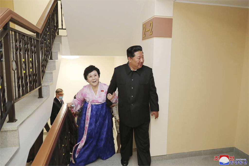 北朝鮮「國寶級主播」李春姬　被授予「英雄」榮譽稱號