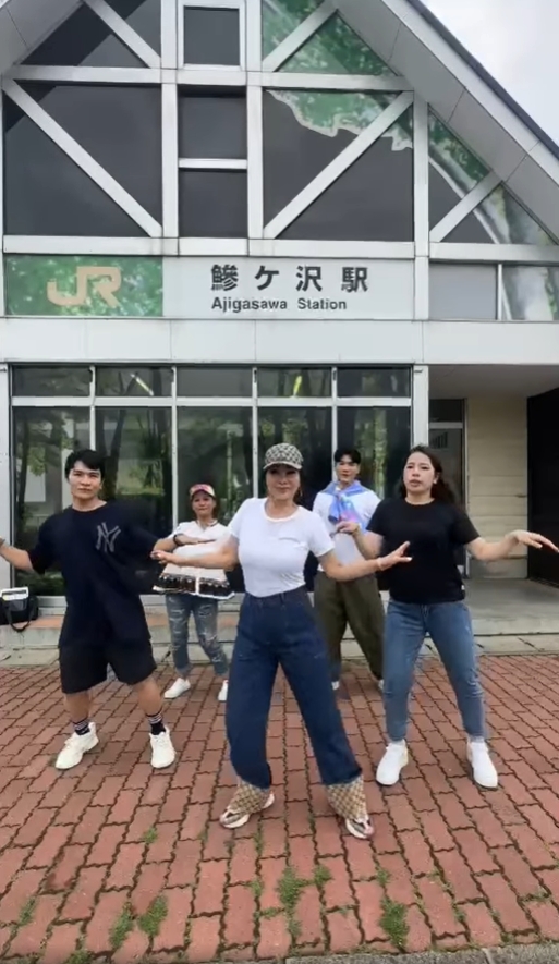 陳美鳳跟上流行!緊身白T大跳熱舞「阿嬤饋咖」網狂讚:太可愛
