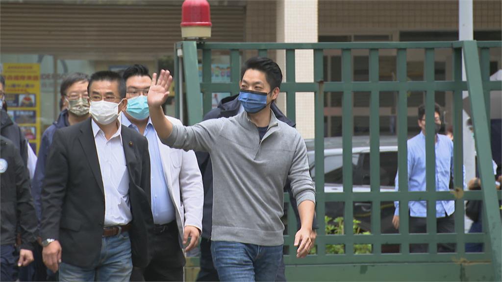 決勝日!陳時中偕兒投票 蔣隻身、珊與母一同前往